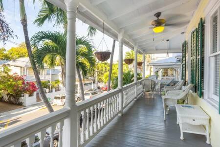 Curry House - Pool, King Bed & Balcony! Room 7 Key West Bagian luar foto