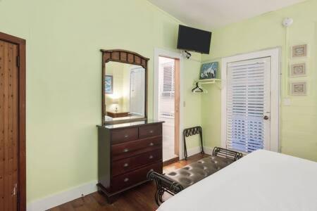 Curry House - Pool, King Bed & Balcony! Room 7 Key West Bagian luar foto
