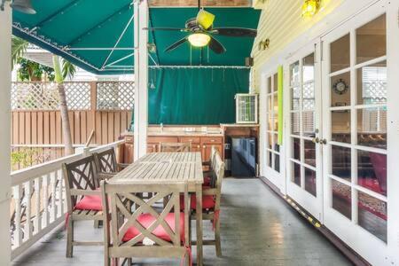 Curry House - Pool, King Bed & Balcony! Room 7 Key West Bagian luar foto