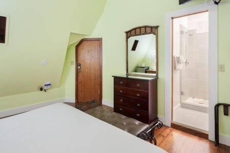 Curry House - Pool, King Bed & Balcony! Room 7 Key West Bagian luar foto